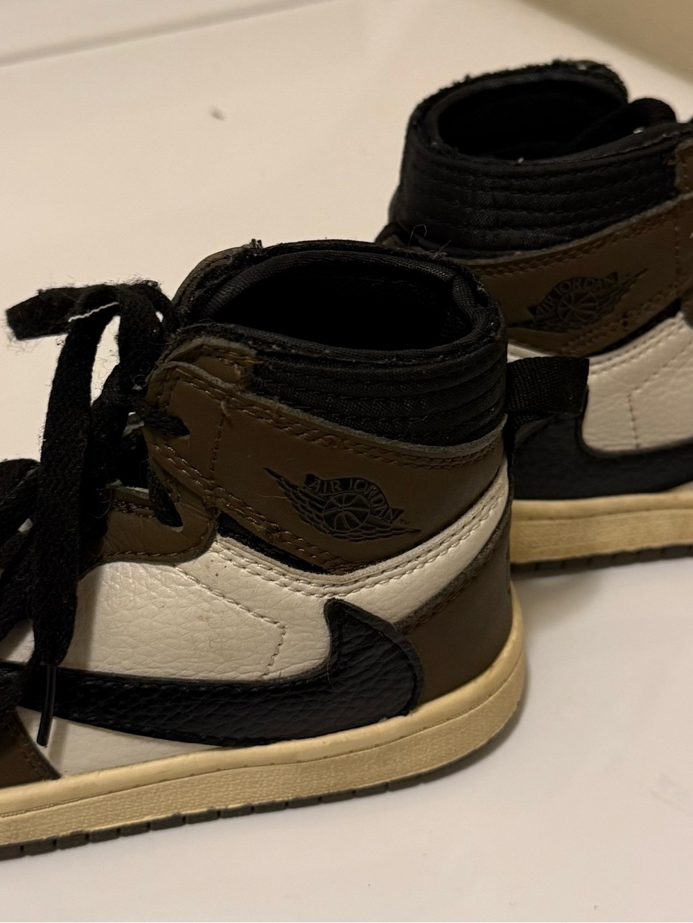 Jordan 1 retro in Brown/Black/White kids 12.5